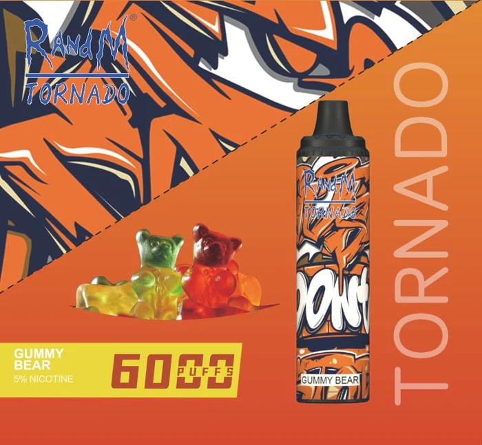 Reklambild av RandM Tornado vape-enhet med "Gummy Bear"-smak med 5% nikotin, som erbjuder 6000 puffar, som visas tillsammans med gummibjörnsgodisar på en bakgrund med orange-tema.