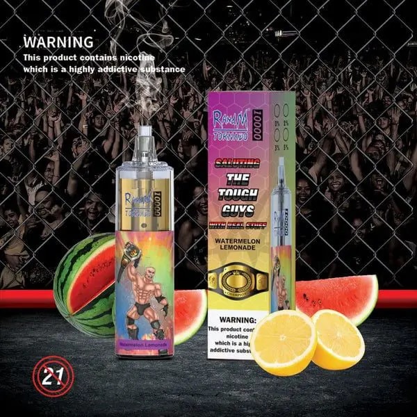 Une vape aromatisée à la pastèque et à la limonade avec un design coloré représentant un lutteur musclé, placé devant des tranches de pastèque et de citron, avec une étiquette d'avertissement indiquant que la nicotine crée une forte dépendance.