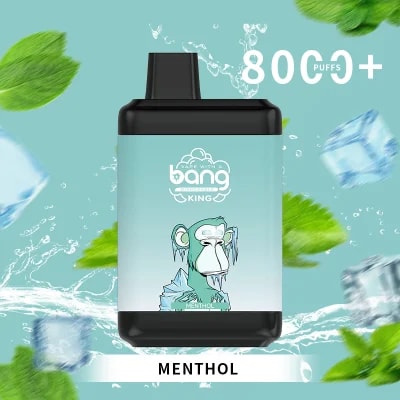 Un dispositivo de vapeo con sabor a menta etiquetado como "Bang King Menthol", con un personaje de dibujos animados, cubitos de hielo, hojas de menta y una mención a "más de 8000 caladas".