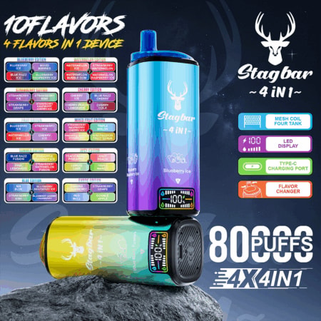 Dispositivo di vaporizzazione Stagbar 4 in 1 blu e viola in piedi accanto a un'unità giallo-verde su una superficie rocciosa, su uno sfondo notturno stellato con una tabella dell'edizione degli aromi e il marchio 4x4 in 1 da 80 sbuffi.