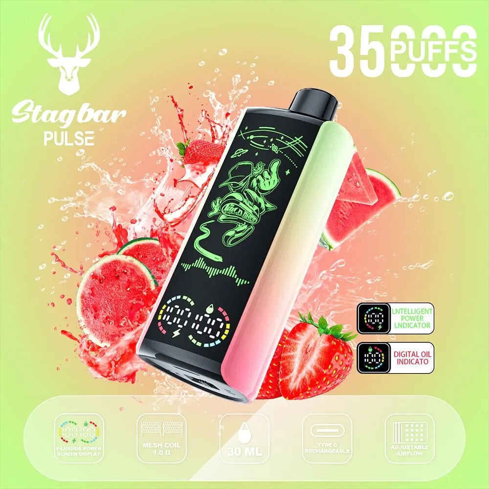 Stagbar Pulse Vape-enhet med en svart skärm och grön linje-konstgrafik på en rosa-till-krämgradientkropp, omgiven av vattenmelonskivor och stänk mot en ljus kalkbakgrund, med 35 puffar på den övre högra och hjortlogotypen med stagbar puls på vänster, plus indikatorer för intelligent kraft och digital olja.