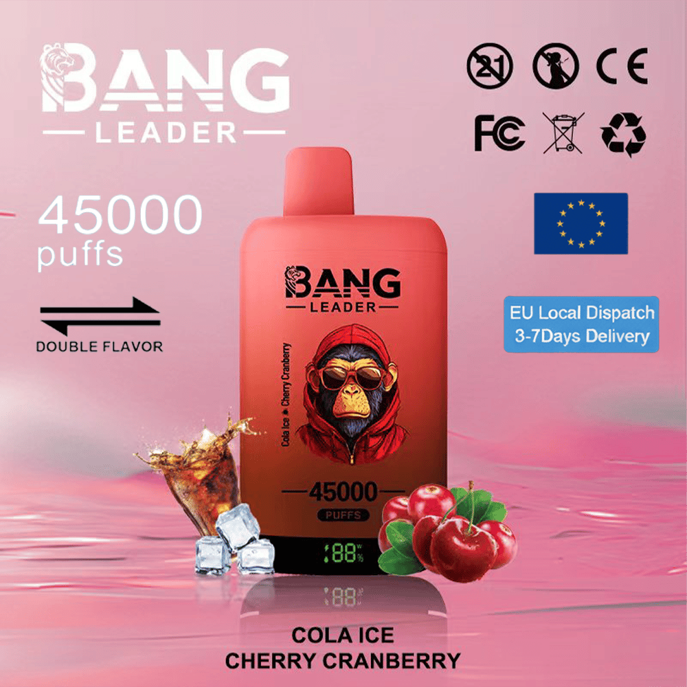 Une bouteille de jus de vape Bang Leader en dégradé rose avec une illustration de chimpanzé sur le devant, annonçant 45 000 bouffées, entourée de glaçons et de cerises, avec la saveur Cola Ice Cherry Cranberry illustrée ci-dessous.