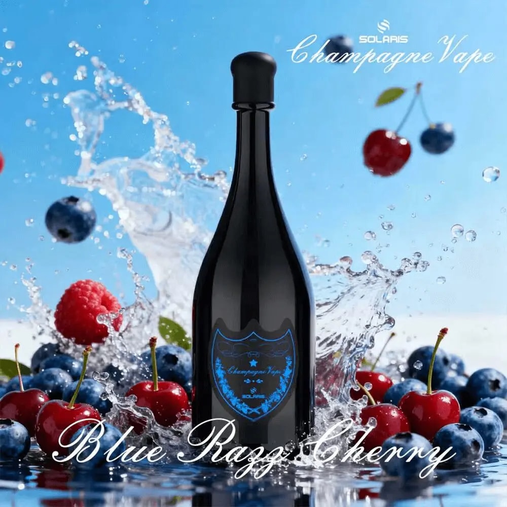 En mörk champagneflaska med en blå sköldetikett står bland stänkvatten, omgiven av röda körsbär, hallon och blåbär, med orden Blue Raspberry Cherry längst ner.