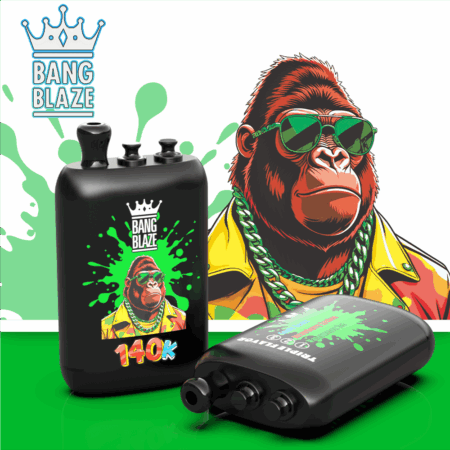 Gorila de dibujos animados con una chaqueta amarilla con una cadena verde y gafas de sol junto a botellas negras de Bang Blaze con salpicaduras de pintura.