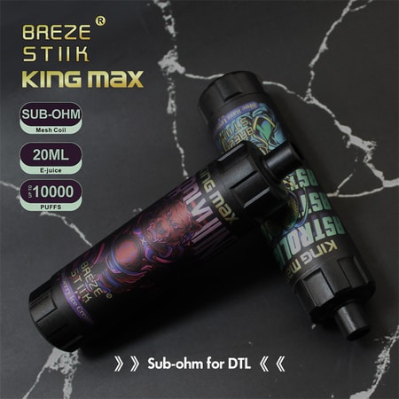 Två svarta "Breeze Stiik King Max" vape-enheter med färgglada mönster, märkta "Sub-ohm Mesh Coil", "20ML E-juice" och "upp till 10000 puffar", arrangerade på en mörk marmorbakgrund.