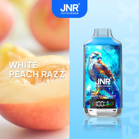 Botella de zumo de vape Peach Razz blanco con ilustración de un halcón e indicador digital de batería, junto a la imagen de un melocotón blanco cortado en rodajas.