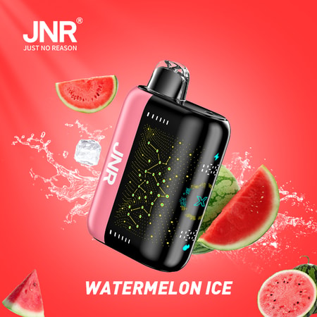 Vapeador JNR Watermelon Ice con un diseño negro y rosa, rodeado de rodajas de sandía, salpicaduras de agua y un cubito de hielo sobre un fondo rojo.