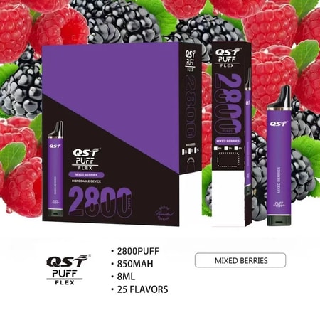 QST Puff Flexの使い捨ての吸血鬼のパッケージとデバイスは、2800のパフ、850mAh、および8mlの容量を備えた「混合ベリー」とラズベリーとブラックベリーを背景に備えています。