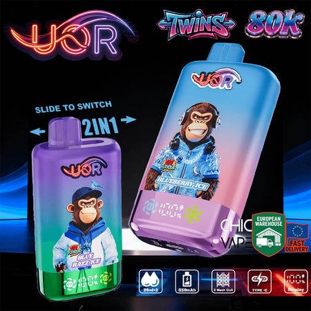 Due colorati dispositivi di vaporizzazione in stile bottiglia di succo con scimmie dei cartoni animati, loghi al neon e interruttore “2IN1”; una bottiglia viola/o sfumata e una bottiglia blu/rosa con una scimmia con le cuffie e una giacca di jeans.
