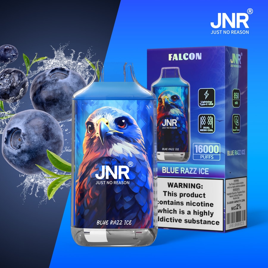 Un dispositivo de vapeo JNR "Blue Razz Ice" con la ilustración de un halcón en la parte frontal, junto a arándanos y su envase. El envase destaca características como las 16.000 caladas, la batería de 850 mAh y la tecnología de doble bobina de malla.